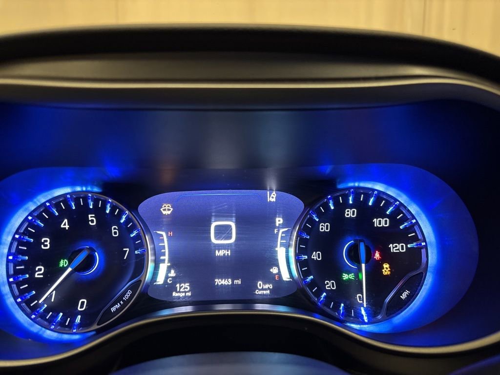 Used 2023 Chrysler Pacifica Touring-L image 14