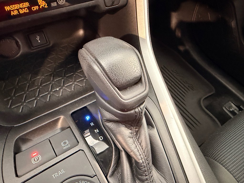 Used 2021 Toyota RAV4 LE image 23