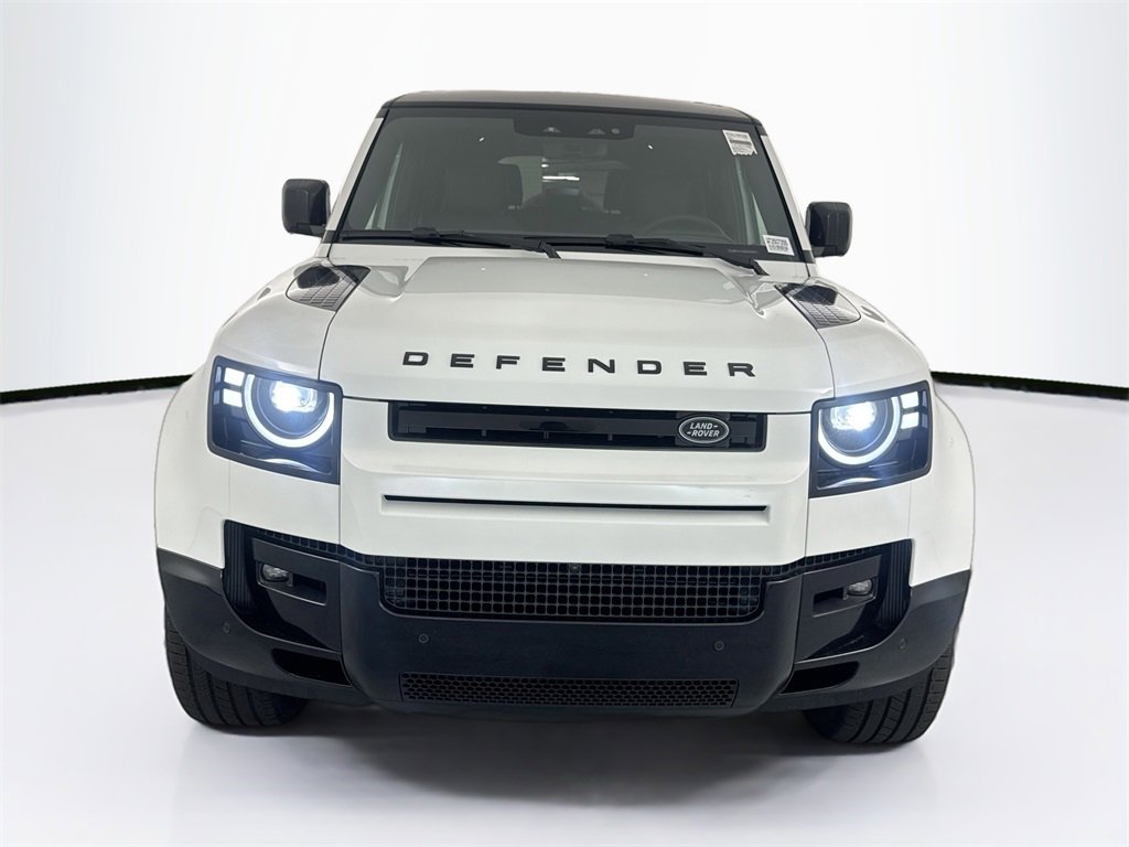 New 2026 Land Rover Defender 130 X-Dynamic SE image 2