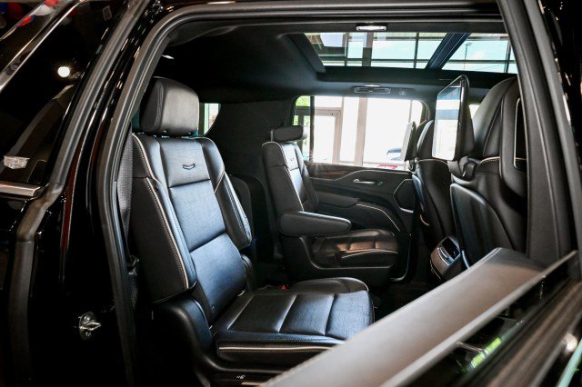 Used 2021 Cadillac Escalade ESV Premium Luxury AWD/4WD image 24