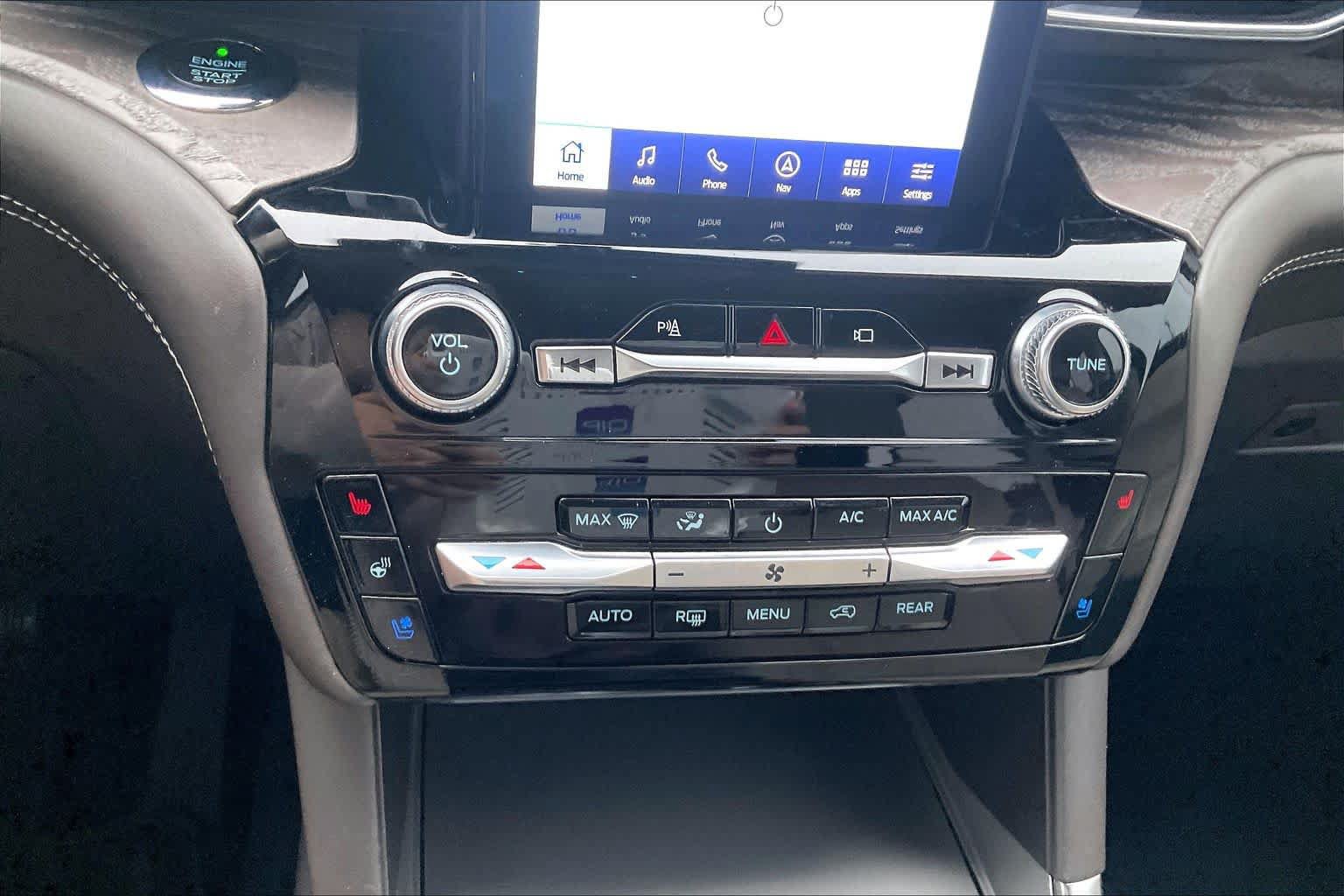 Used 2021 Ford Explorer Platinum w/ Premium Technology Package RWD image 32