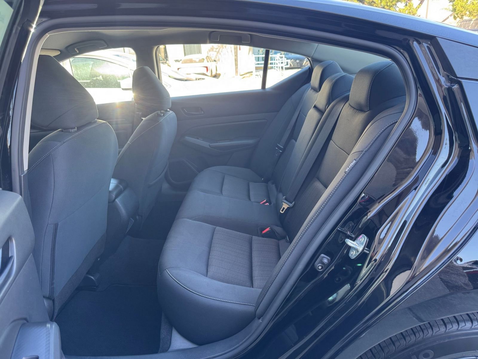 Used 2025 Nissan Altima 2.5 SV FWD image 27