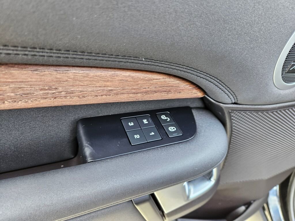 Used 2018 Land Rover Discovery HSE AWD/4WD image 21