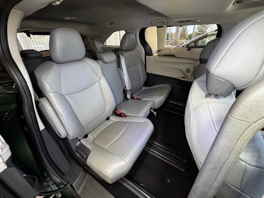 Used 2024 Toyota Sienna XLE image 58