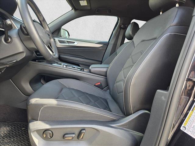 Used 2024 Volkswagen Atlas Cross Sport SE AWD/4WD image 13