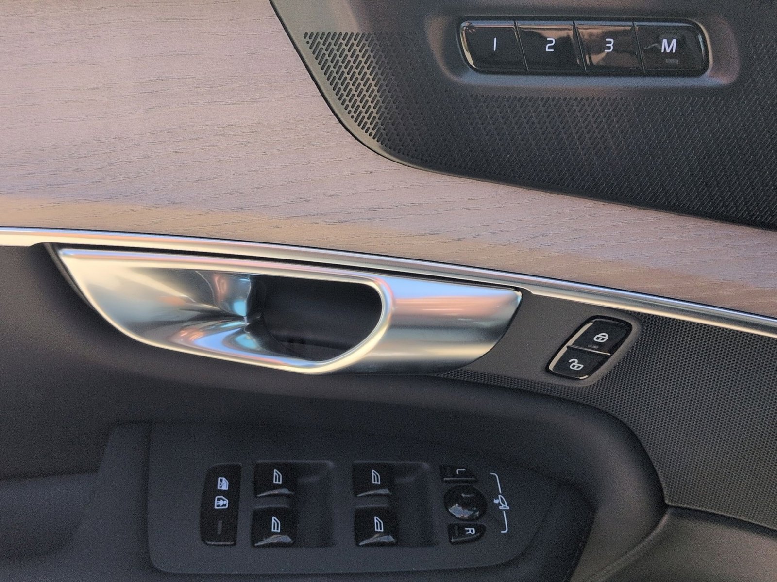 New 2026 Volvo XC90 B6 Plus w/ Protection Package Premier image 15