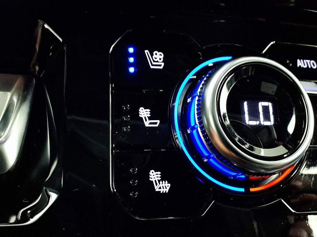 Used 2024 GMC Sierra 1500 AT4 w/ Technology Package image 13