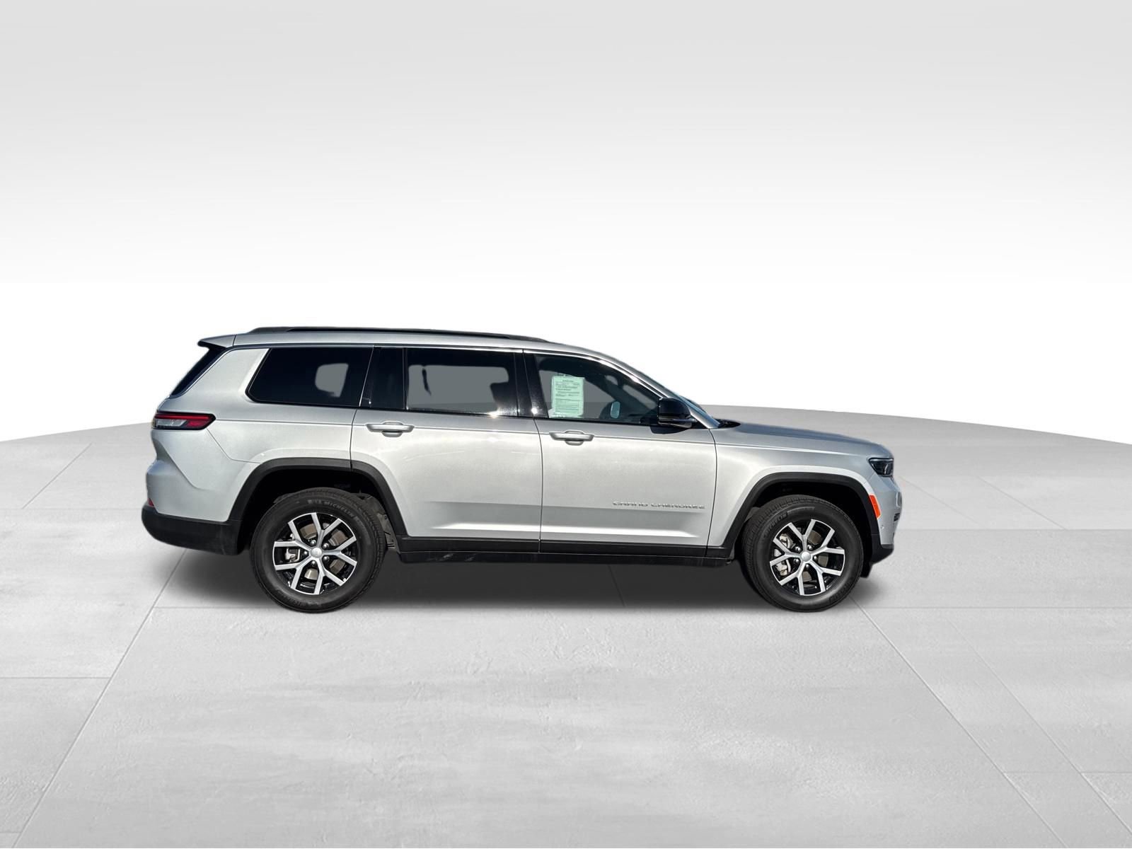 Used 2024 Jeep Grand Cherokee L Limited w/ Luxury Tech Group II image 4