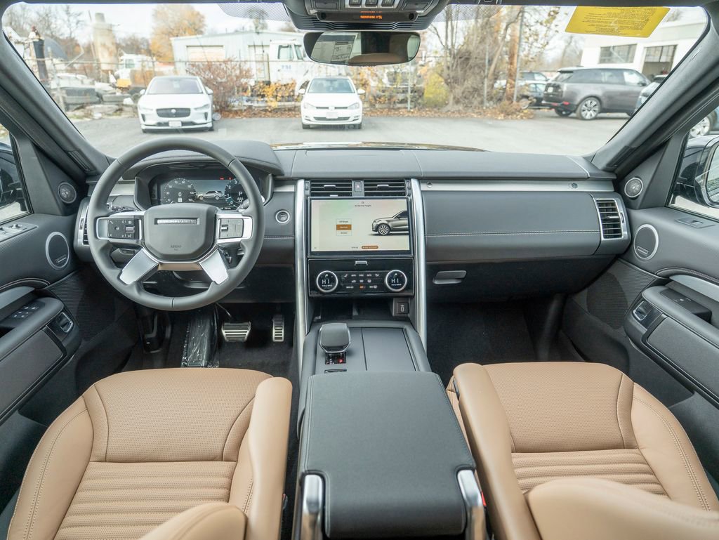 New 2026 Land Rover Discovery Limited Edition AWD/4WD image 17