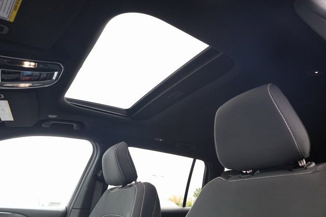 Used 2025 Jeep Grand Cherokee L Laredo w/ Luxury Tech Group I image 23