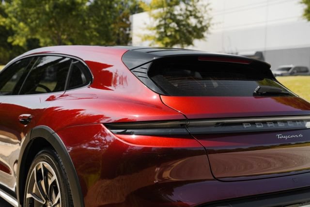 Used 2022 Porsche Taycan 4 Cross Turismo w/ Premium Package AWD/4WD image 16
