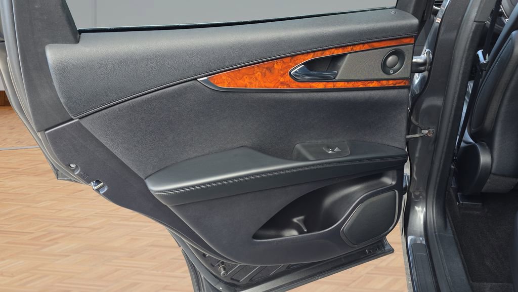 Used 2020 Lincoln Nautilus Reserve w/ Equipment Group 201A image 13