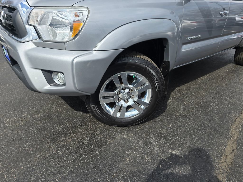 Used 2015 Toyota Tacoma 4x4 Double Cab w/ Limited Package image 2