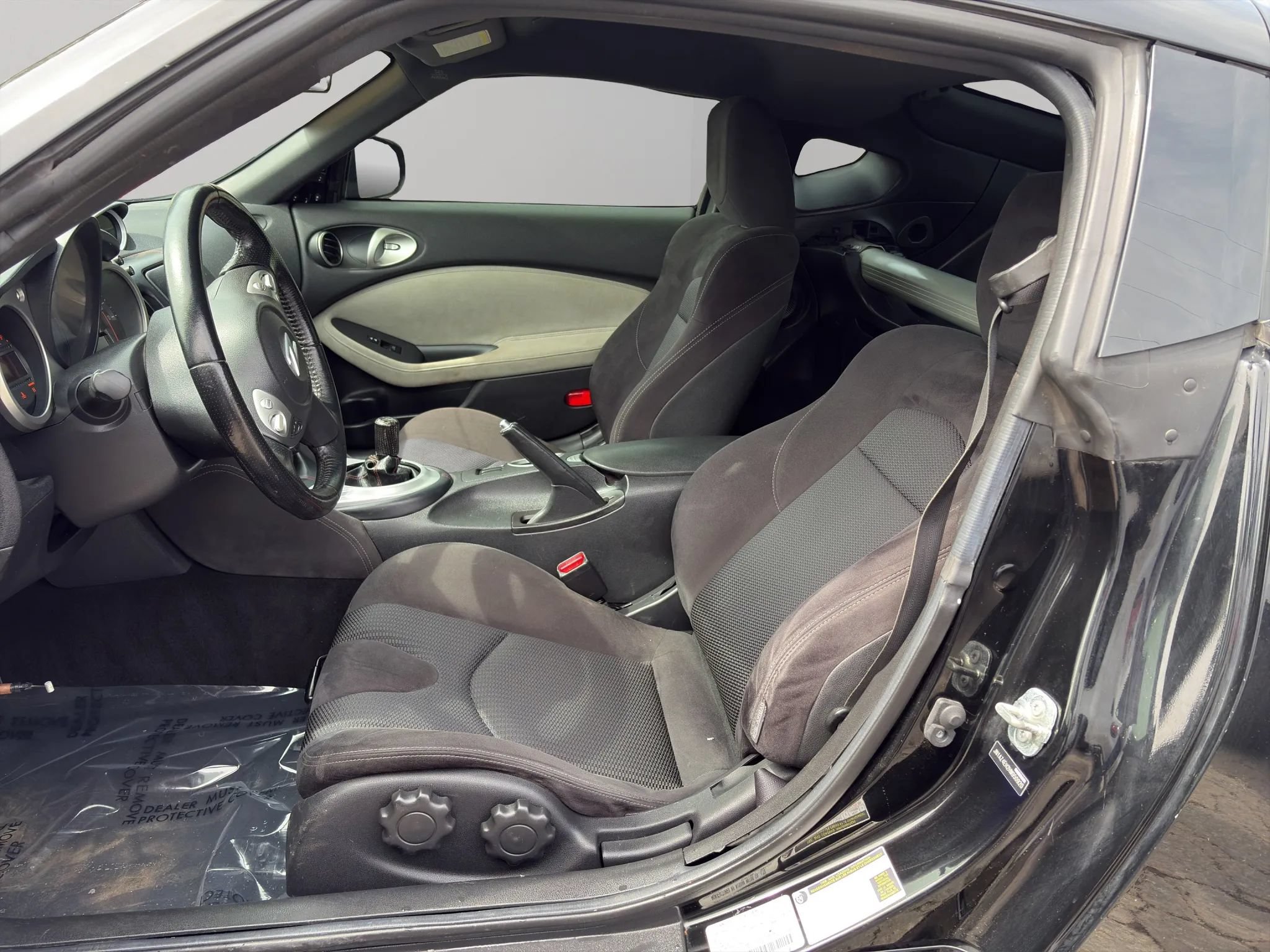 Used 2017 Nissan 370Z Coupe RWD image 16