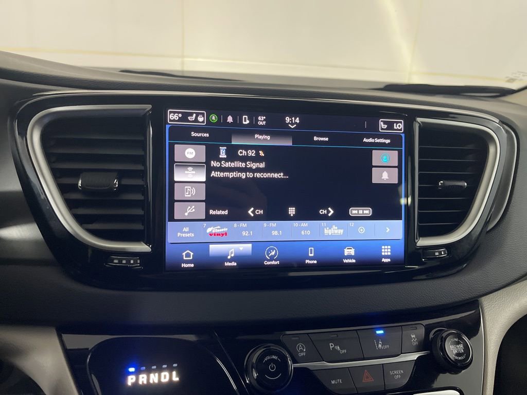 Used 2024 Chrysler Pacifica Touring-L image 63