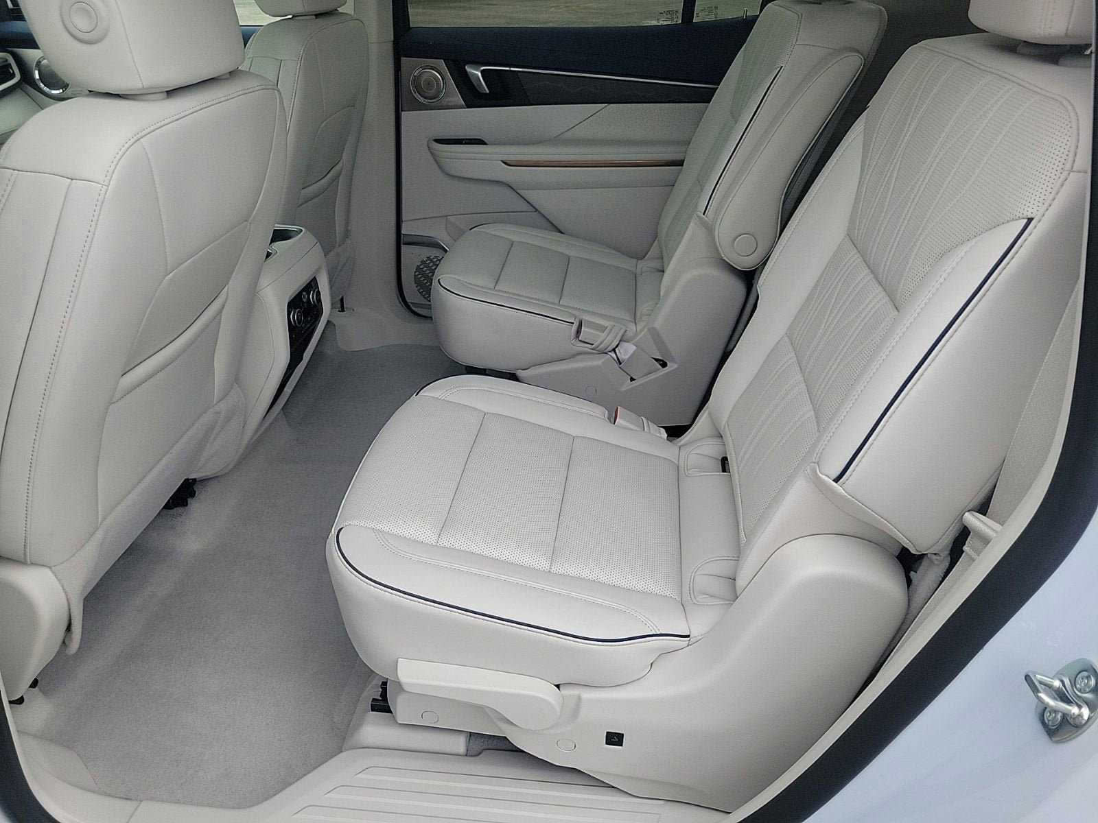 New 2026 Buick Enclave Avenir w/ Super Cruise Package FWD image 10