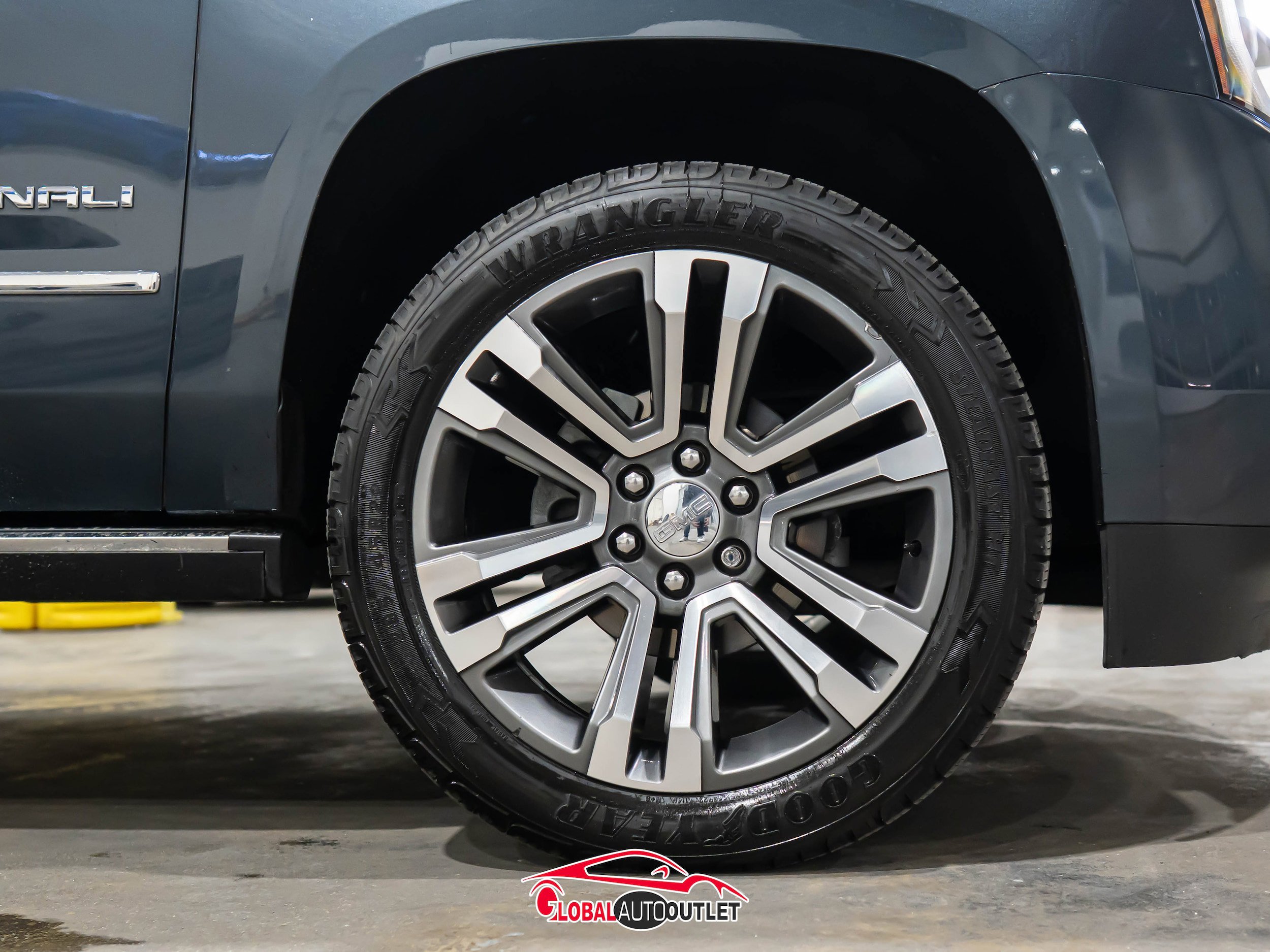 Used 2019 GMC Yukon Denali w/ Denali Ultimate Package AWD/4WD image 10