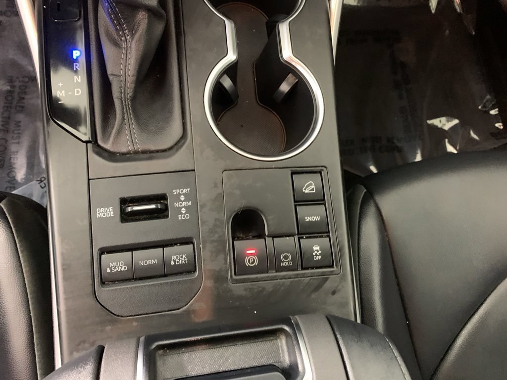 Used 2023 Toyota Highlander XLE AWD/4WD image 26