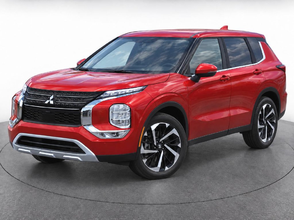 Used 2024 Mitsubishi Outlander FWD image 2