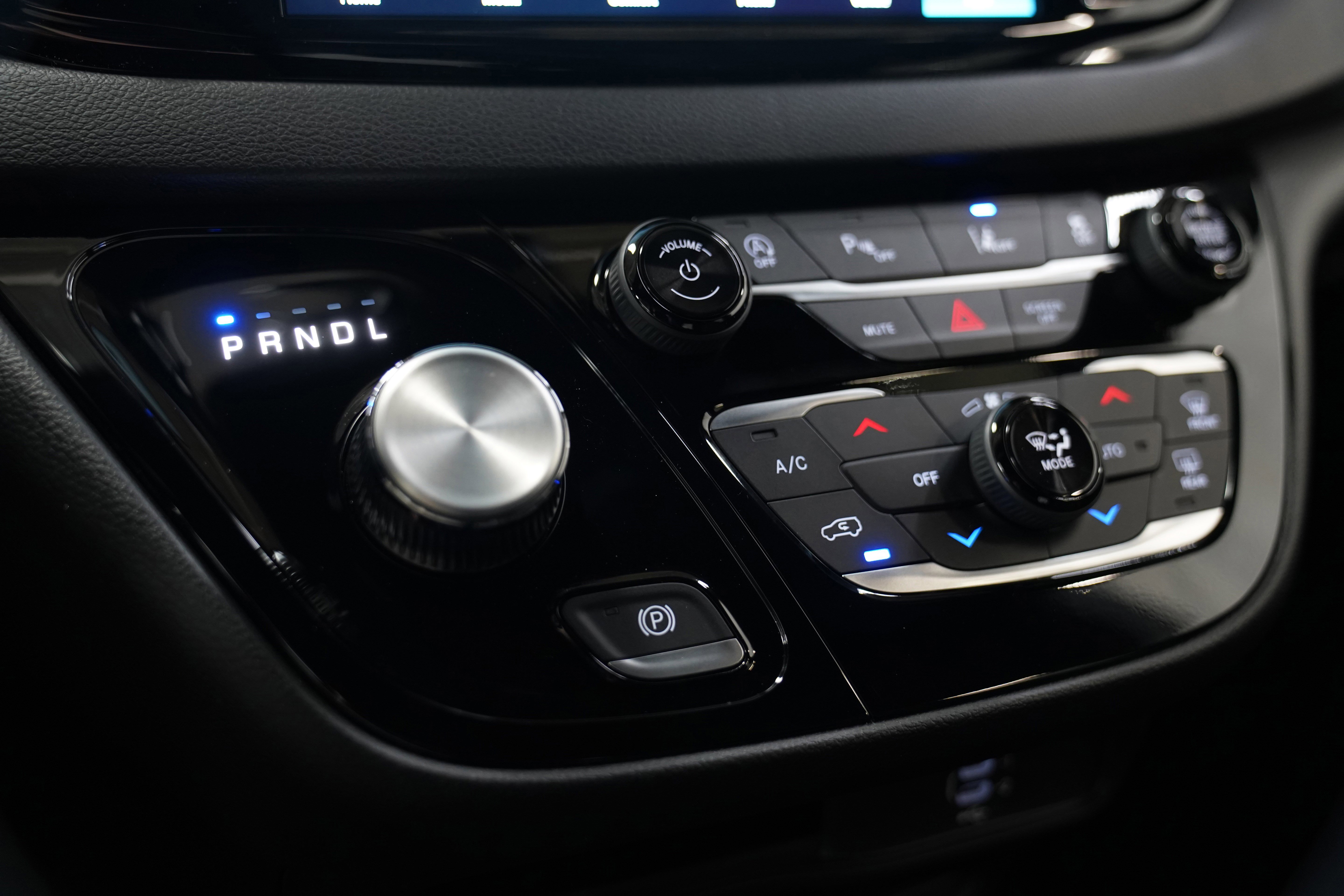 New 2026 Chrysler Voyager LX image 28