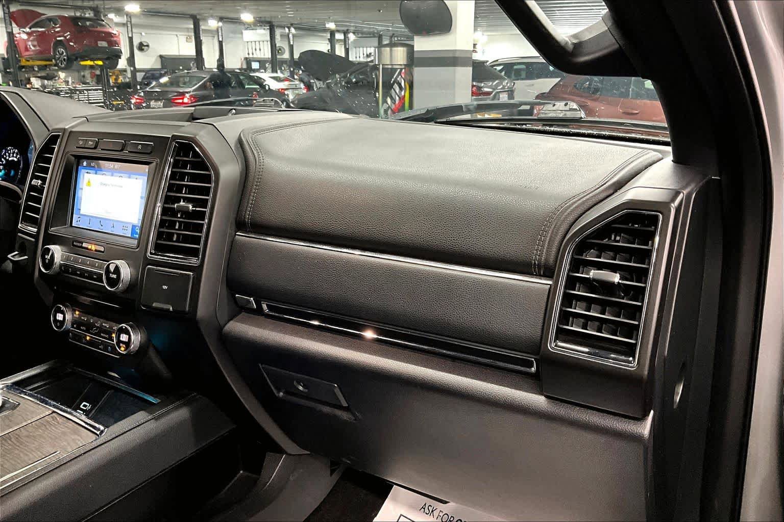 Used 2018 Ford Expedition Limited AWD/4WD image 18