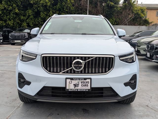Certified 2025 Volvo XC40 B5 Plus w/ Climate Package AWD/4WD image 7