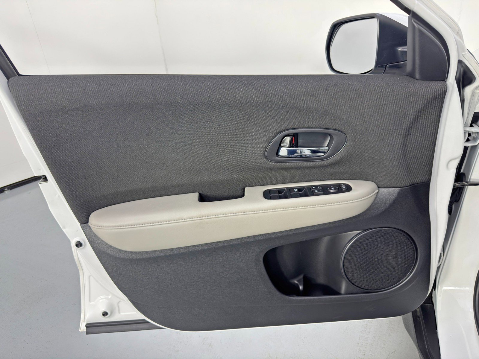 Used 2022 Honda HR-V LX image 34