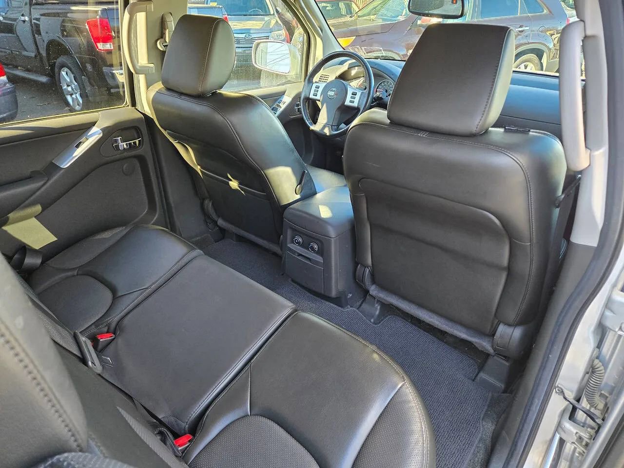 Used 2011 Nissan Pathfinder Silver image 17