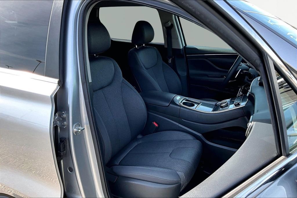 Used 2023 Hyundai Santa Fe SE w/ Cargo Package image 7