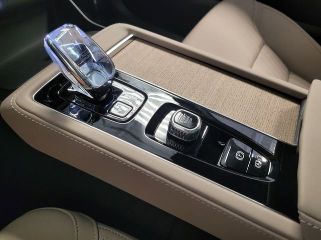 New 2026 Volvo XC90 T8 Plus w/ Protection Package Premier AWD/4WD image 23