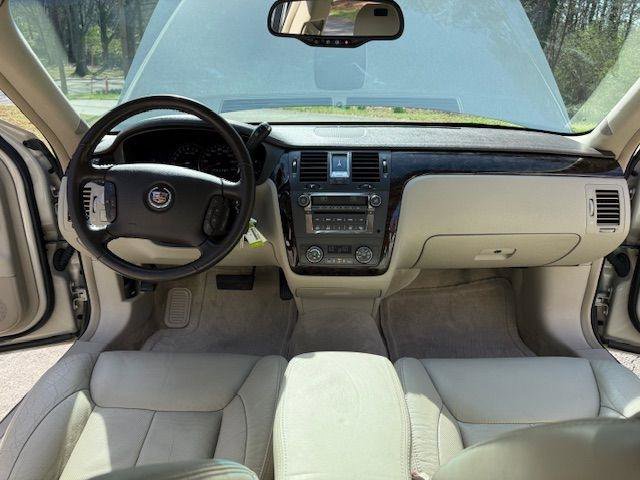 Used 2011 Cadillac DTS FWD image 7