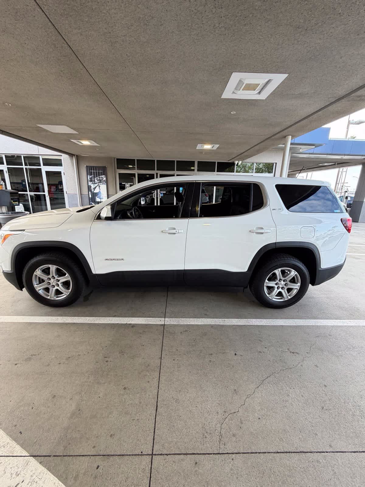 Used 2017 GMC Acadia SLE FWD image 6