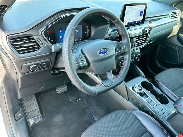 Used 2025 Ford Escape ST-Line image 9