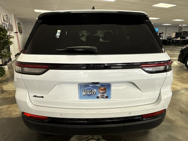 Used 2024 Jeep Grand Cherokee Altitude AWD/4WD image 6