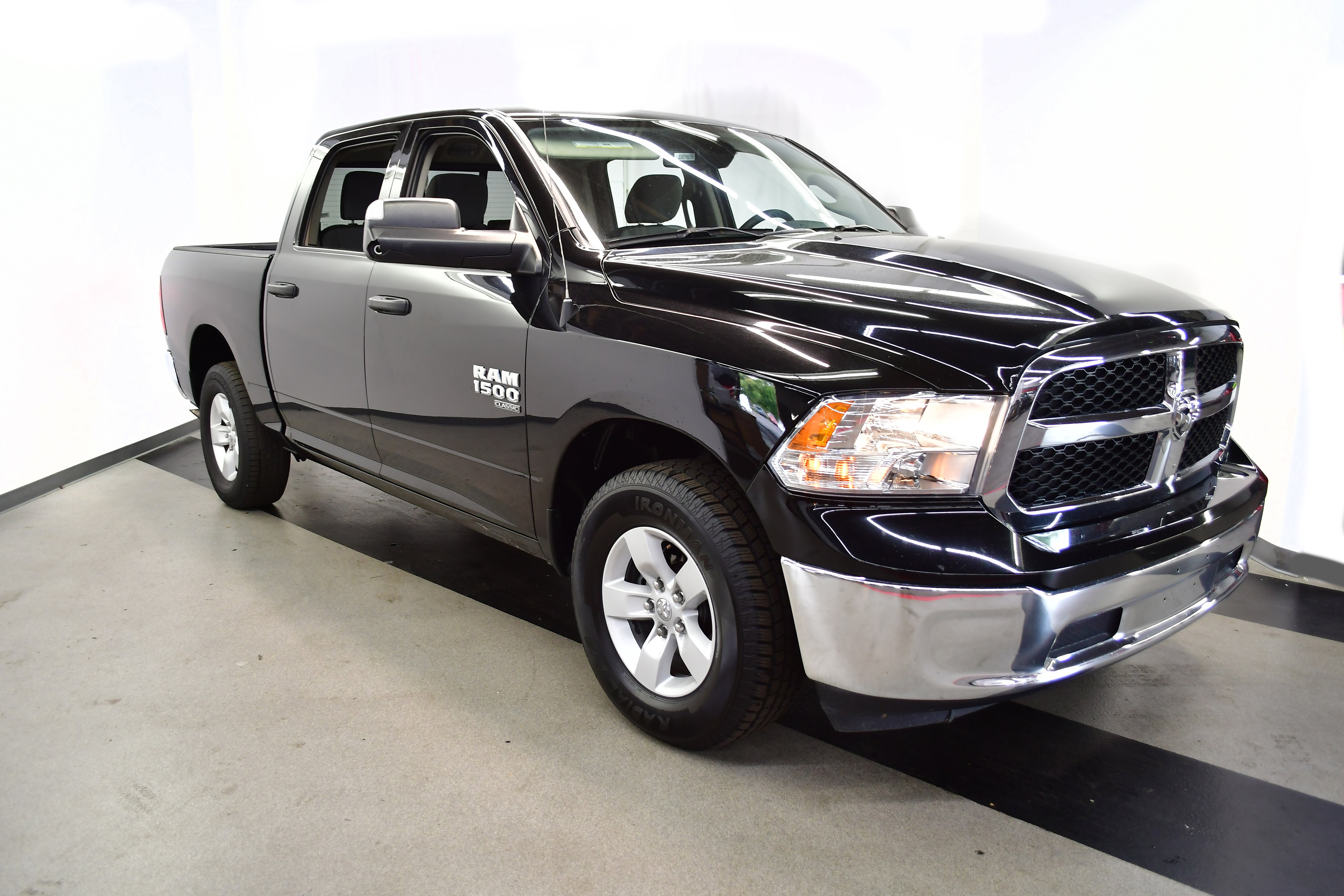 Used 2023 RAM 1500 Classic SLT w/ Trailer & Traction Group AWD/4WD image 2