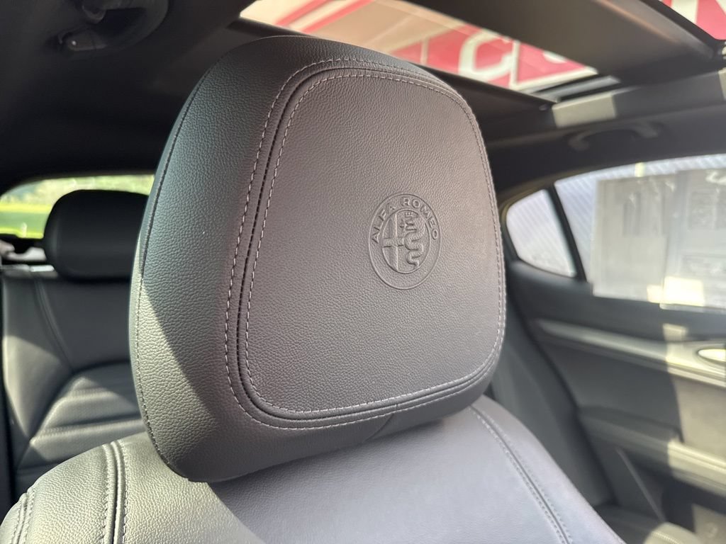 Used 2022 Alfa Romeo Stelvio Veloce AWD/4WD image 71
