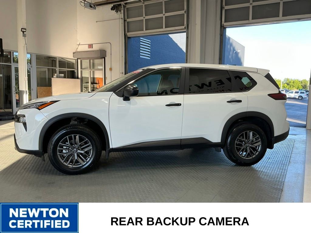 Used 2025 Nissan Rogue S FWD image 17