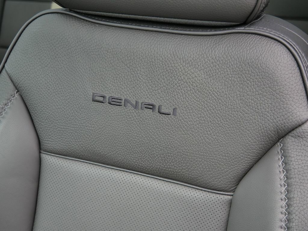 Used 2025 GMC Yukon Denali w/ Sun & Power Step Package image 41
