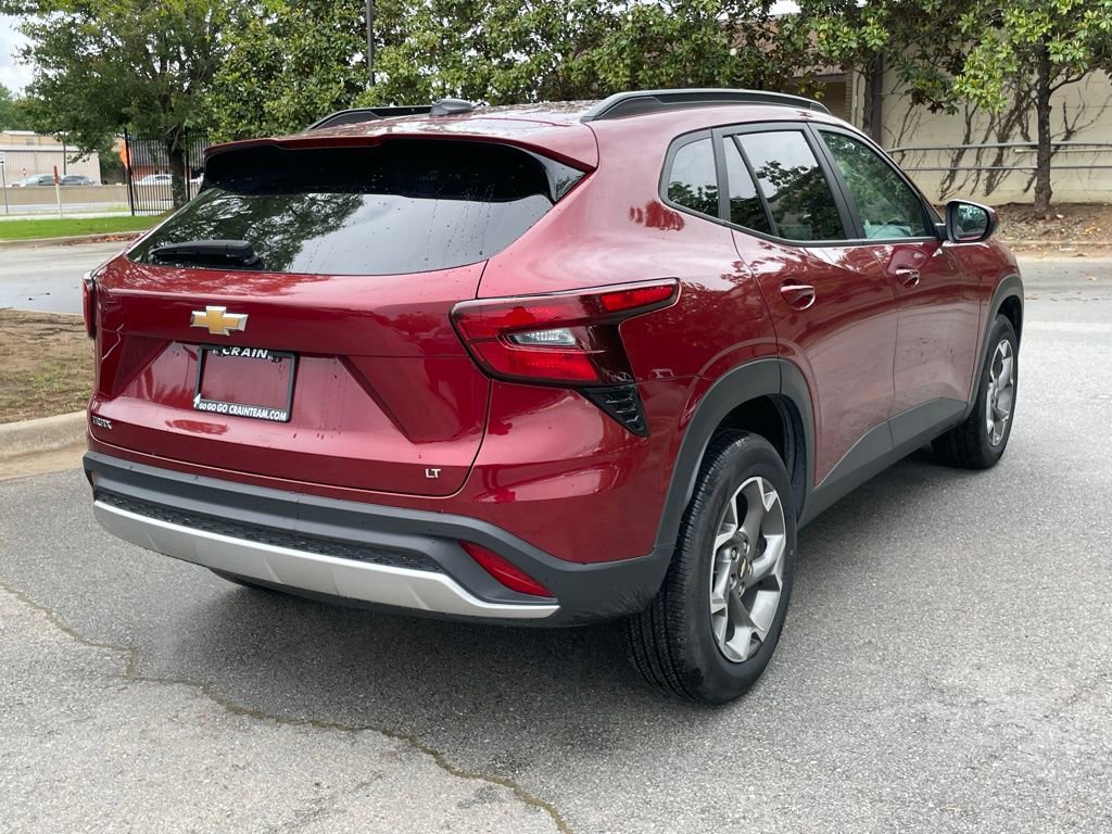 Used 2025 Chevrolet Trax LT w/ LT Convenience Package FWD image 8