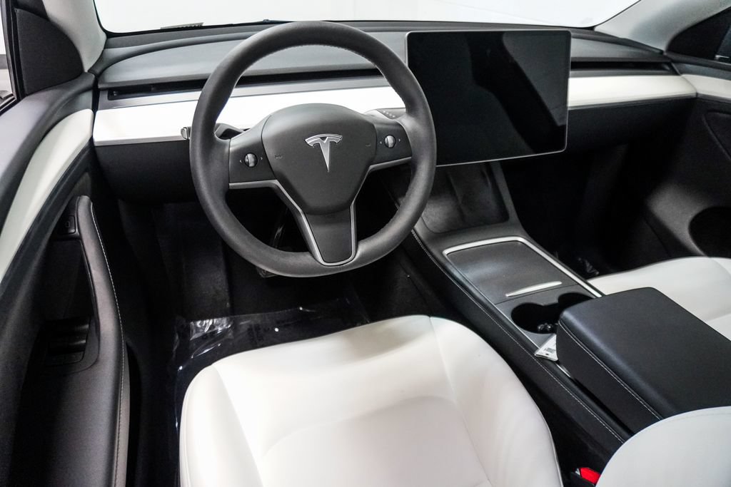 Used 2024 Tesla Model Y Long Range AWD/4WD image 12