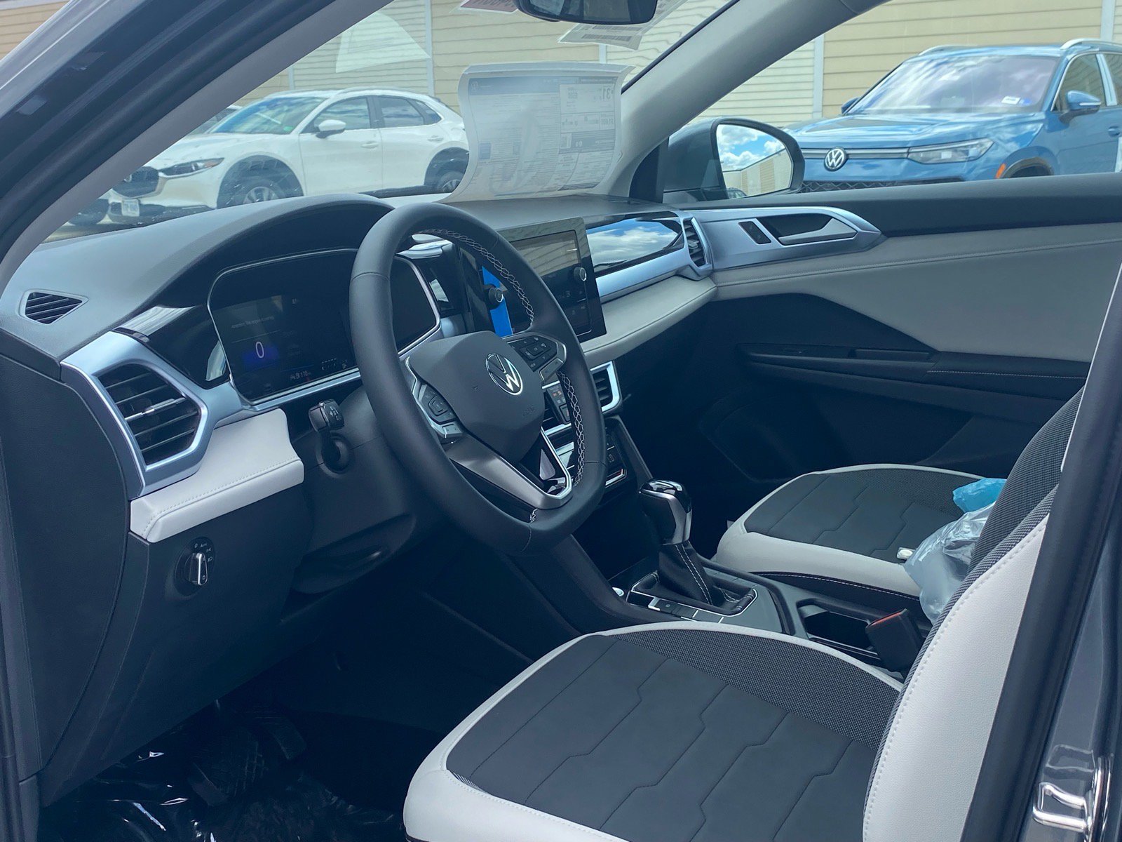 New 2026 Volkswagen Taos SE FWD image 2