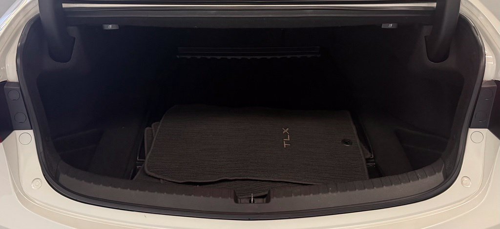 Used 2018 Acura TLX w/ Technology Package FWD image 25