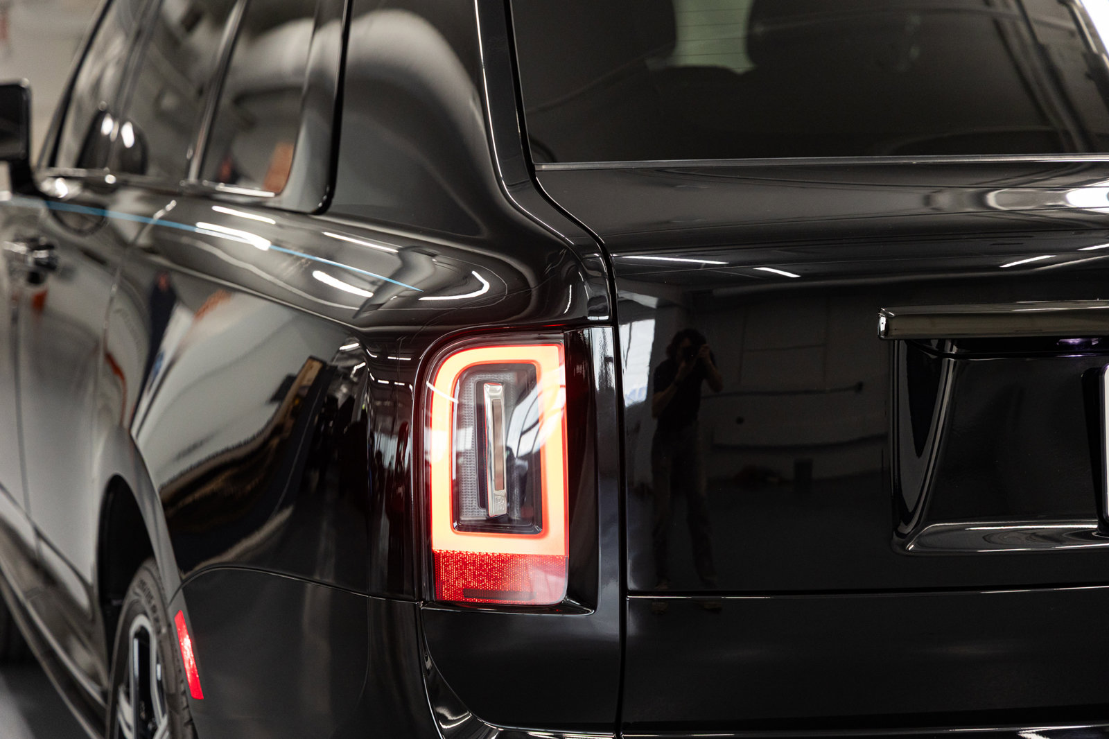 Certified 2025 Rolls-Royce Cullinan Black Badge AWD/4WD image 18