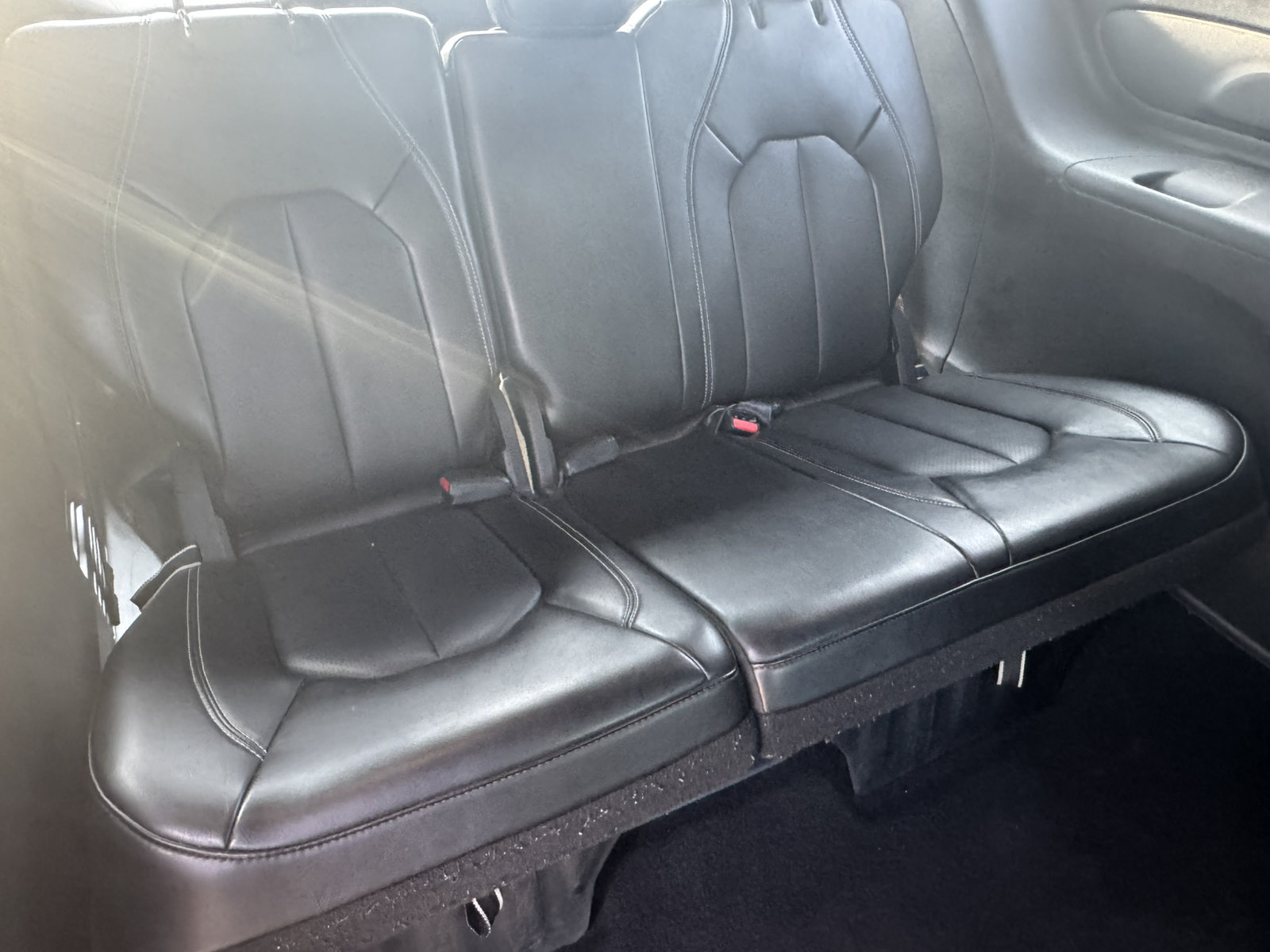 Used 2025 Chrysler Pacifica Select FWD image 18