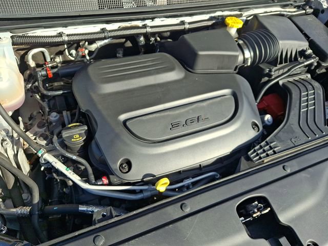 Used 2024 Chrysler Pacifica Touring-L image 28