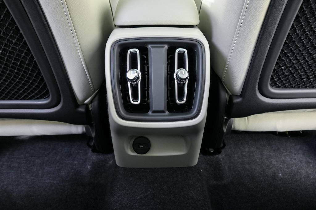 New 2026 Volvo XC40 B5 Ultra w/ Protection Package Premier image 20