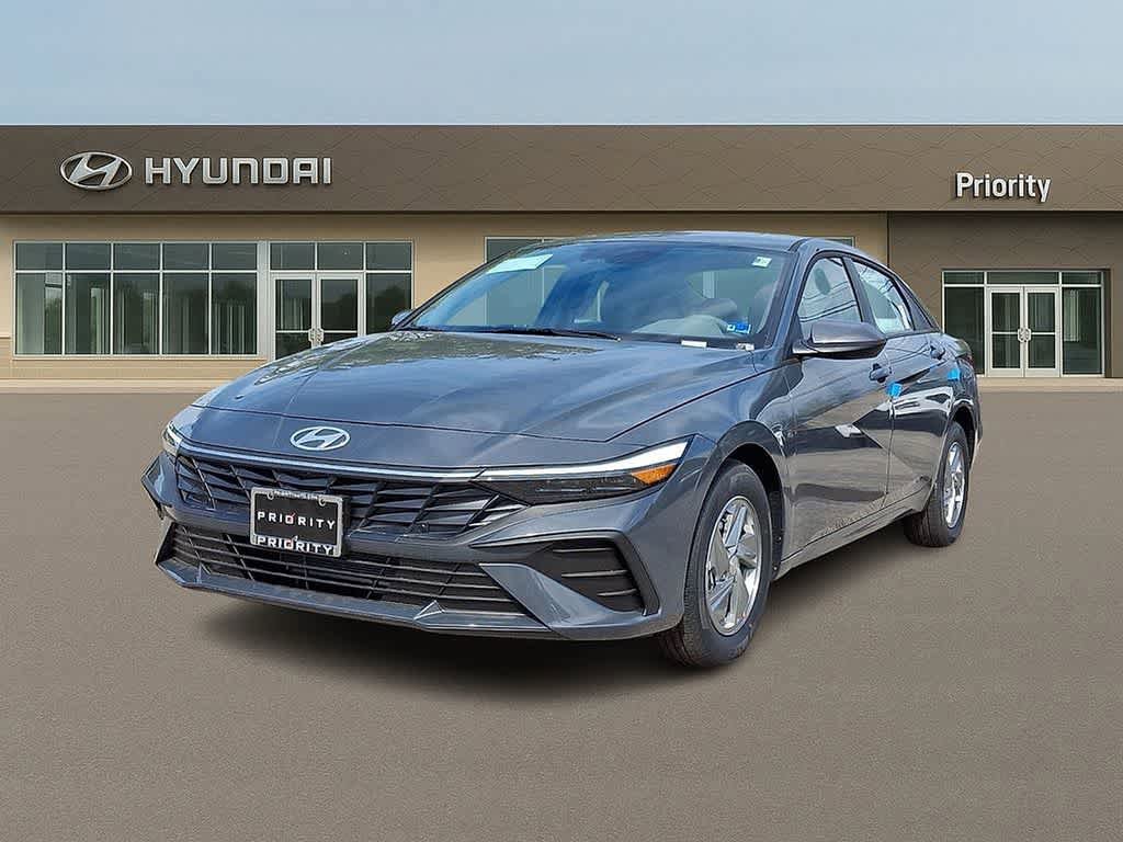 New 2026 Hyundai Elantra SE FWD image 1