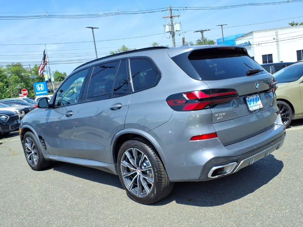 Used 2024 BMW X5 xDrive40i w/ M Sport Package AWD/4WD image 4