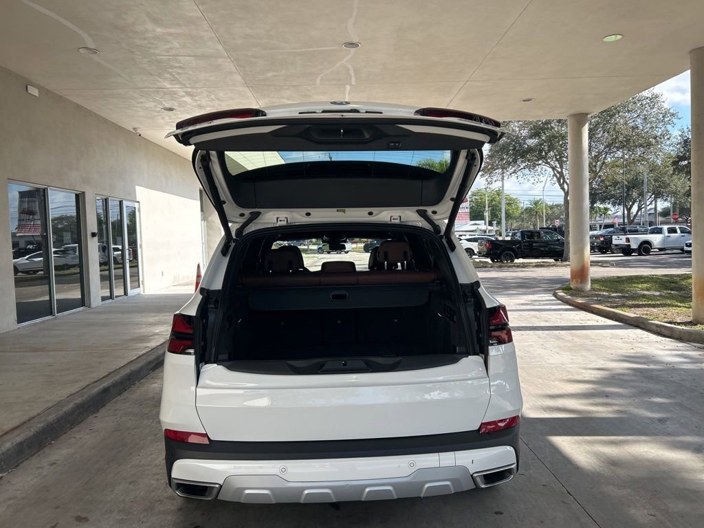 Used 2025 BMW X5 xDrive50e image 40