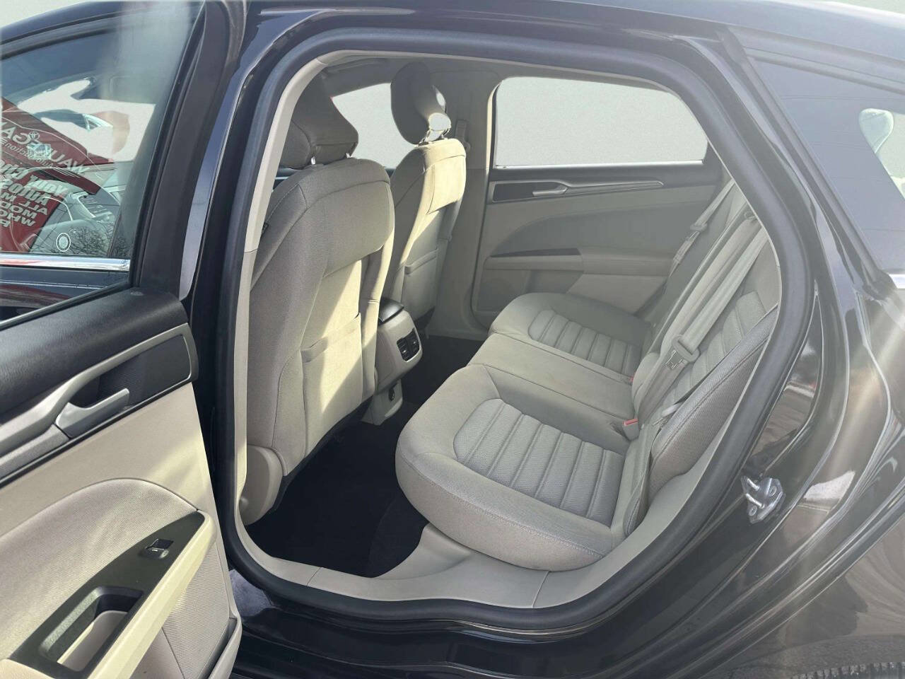 Used 2019 Ford Fusion SE image 10